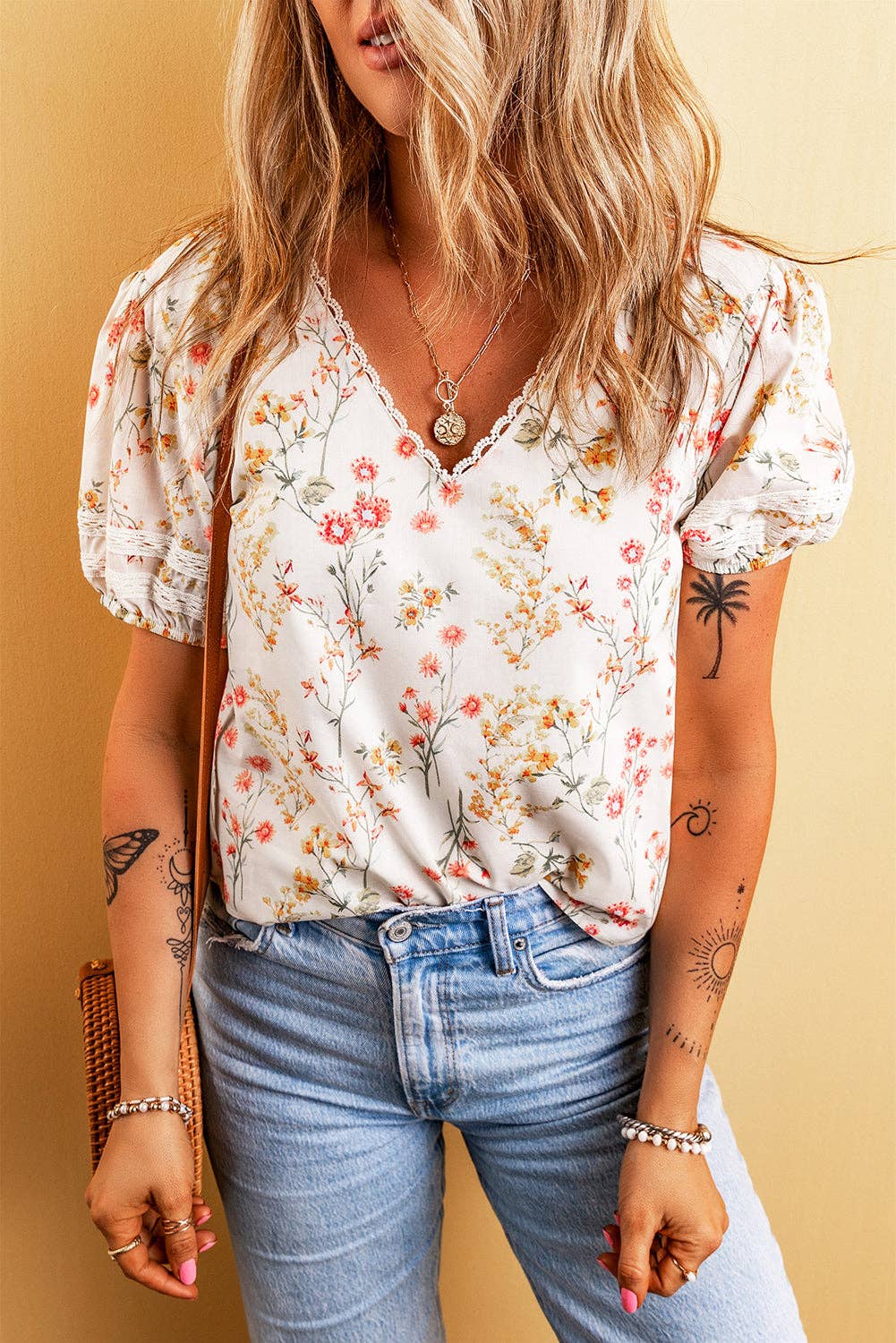 Floral Lace Trim Puff Sleeve Blouse: Beige