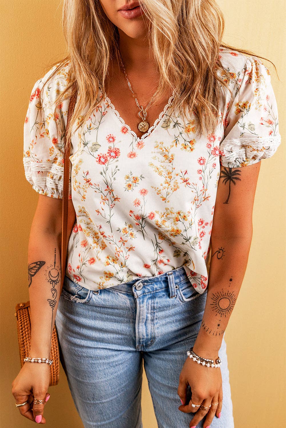 Floral Lace Trim Puff Sleeve Blouse: Beige