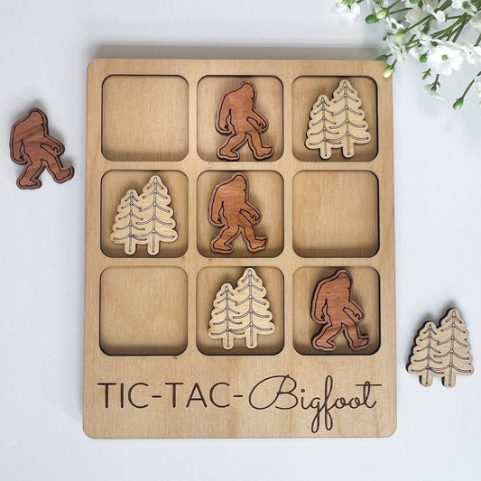 Bigfoot Tic-Tac-Toe Game - Sasquatch Gift - Customizable: FINISHED - Smooth Clear Coat / Bigfoot + Pine Trees